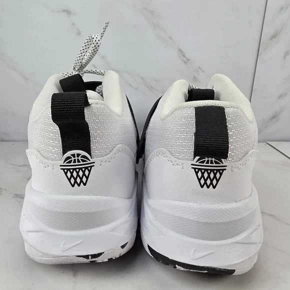 Nike Team‎ Hustle D12 Basketball Shoes White Black Athletic Sneakers New SZ 7Y
